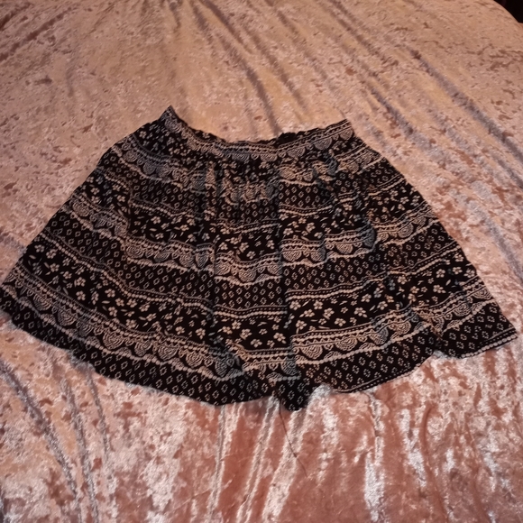💕5 for 25$ Large Papaya Black & White Floral Mini Skirt - Picture 4 of 7